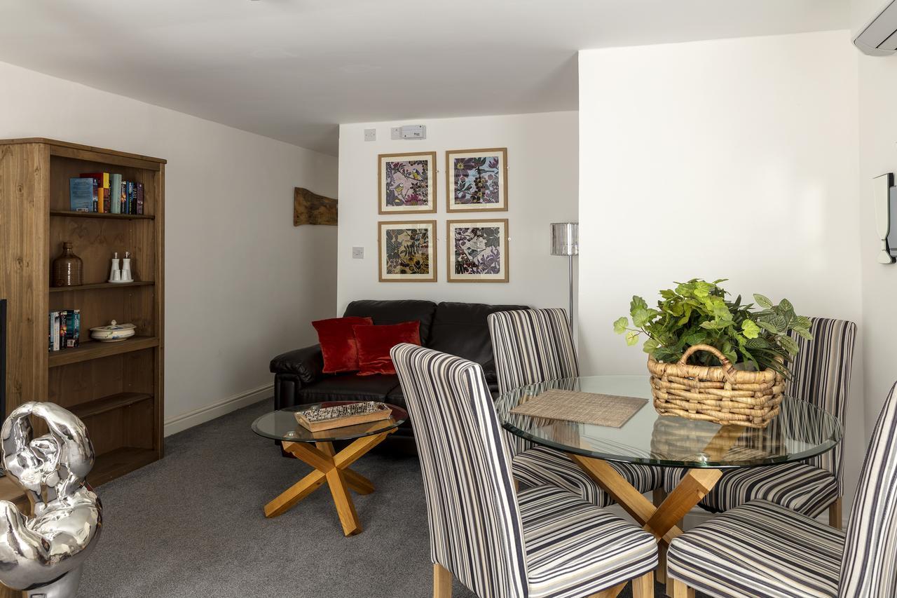 River Court Apartments Lets CBG Εξωτερικό φωτογραφία