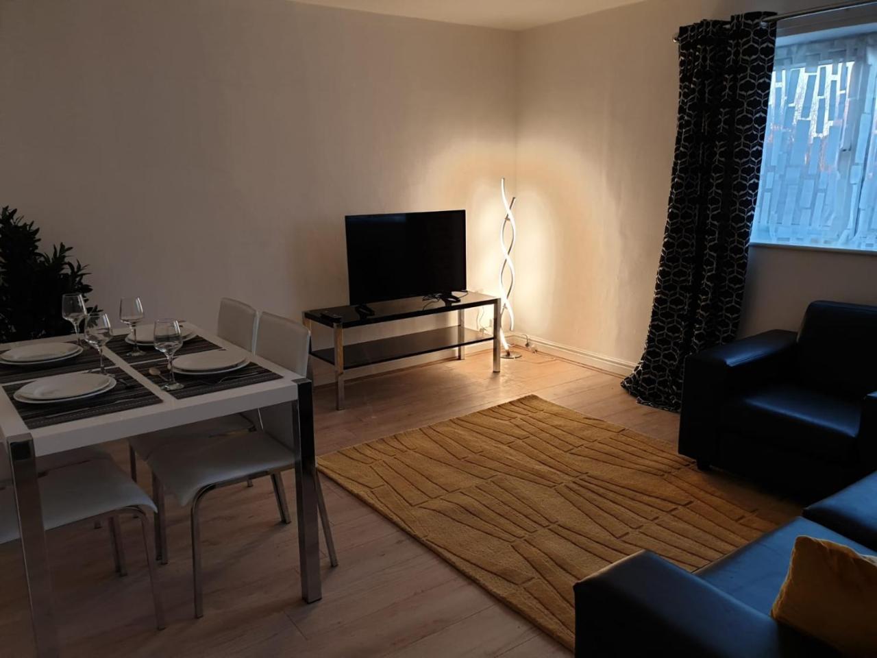 River Court Apartments Lets CBG Εξωτερικό φωτογραφία
